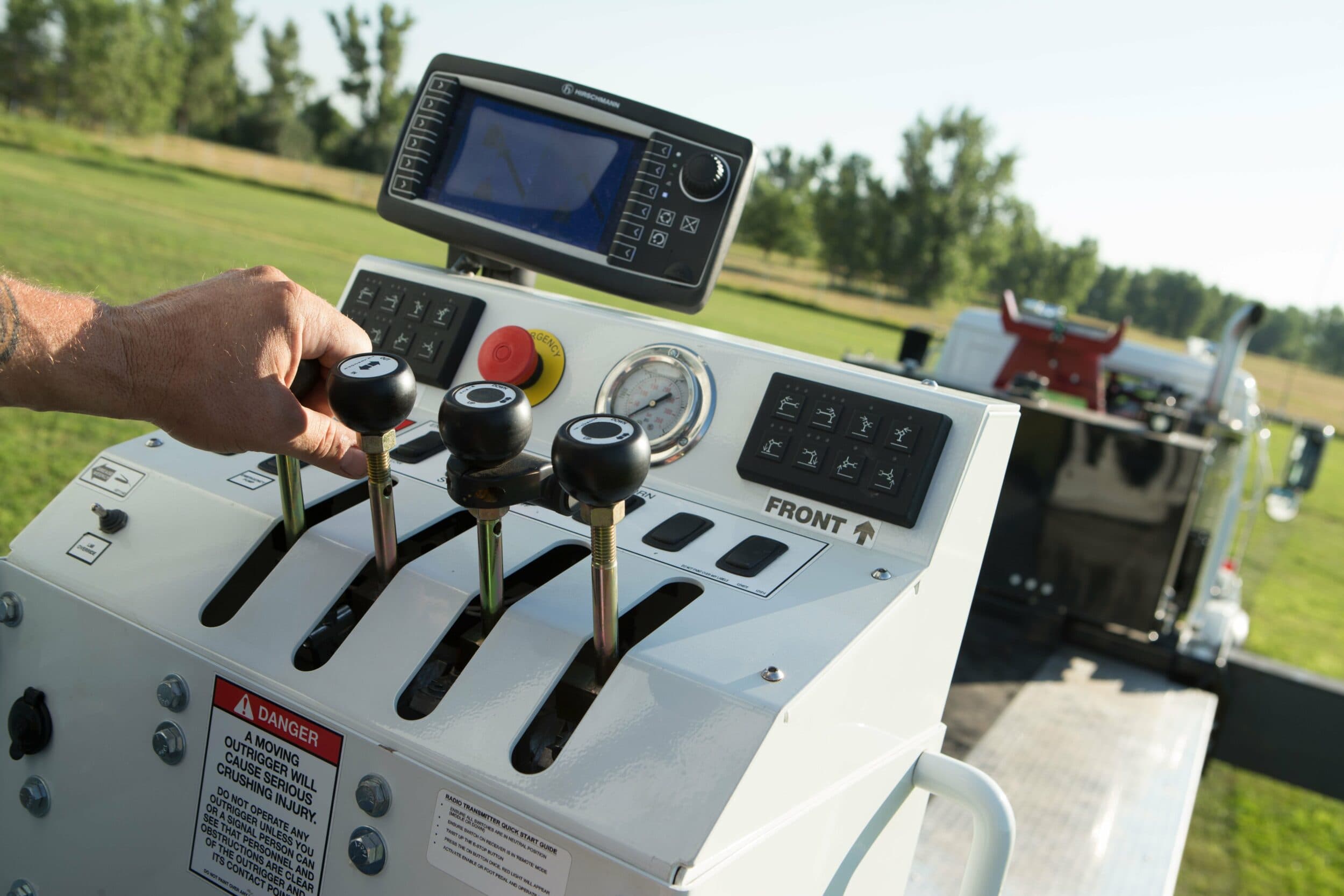 E190 E-Line | Elliott Equipment Company