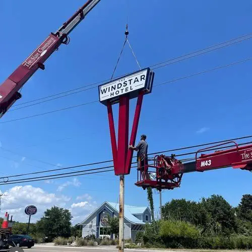 7 Franklin Sign Company logo